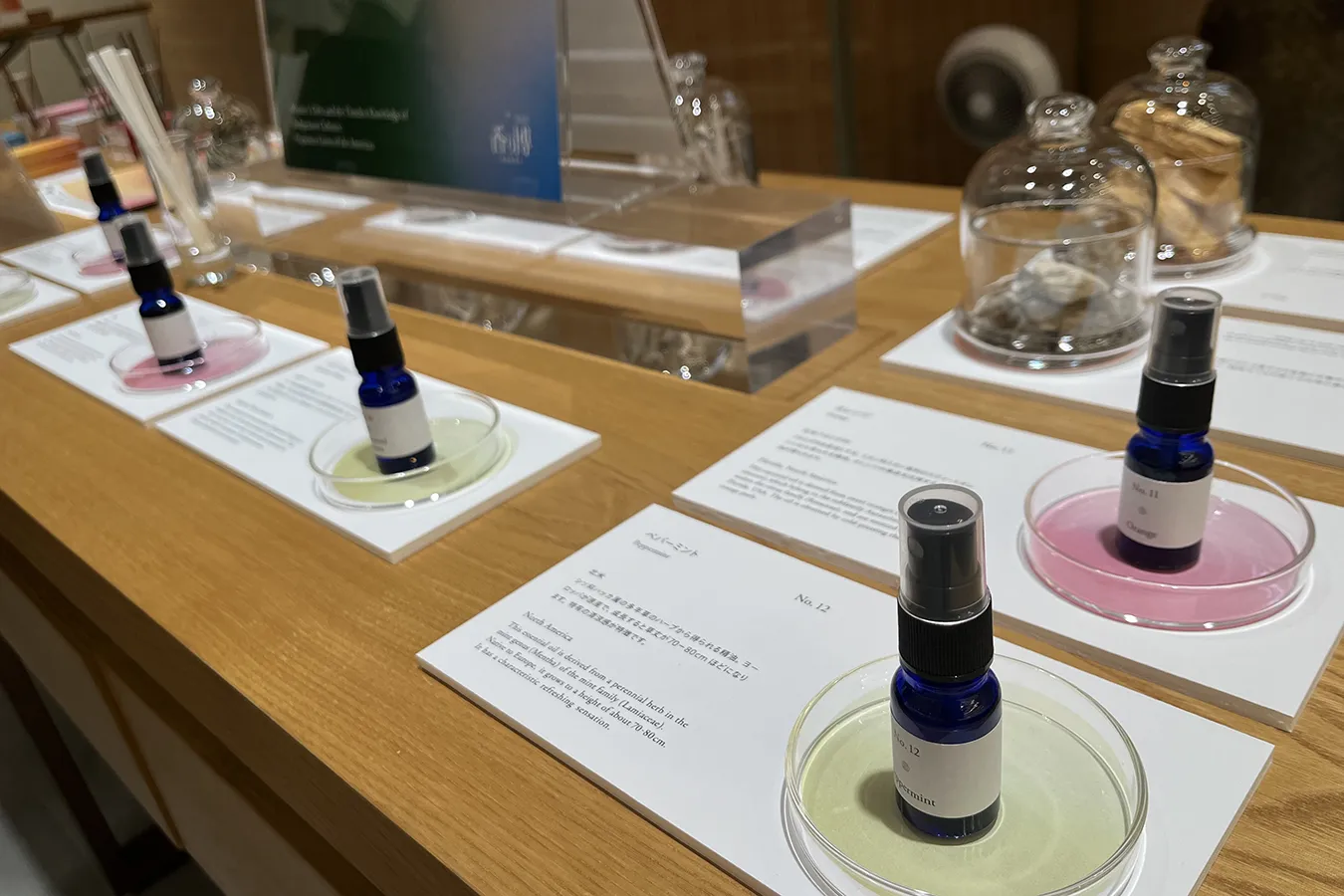 香十 銀座本店　世界の香り体験の展示