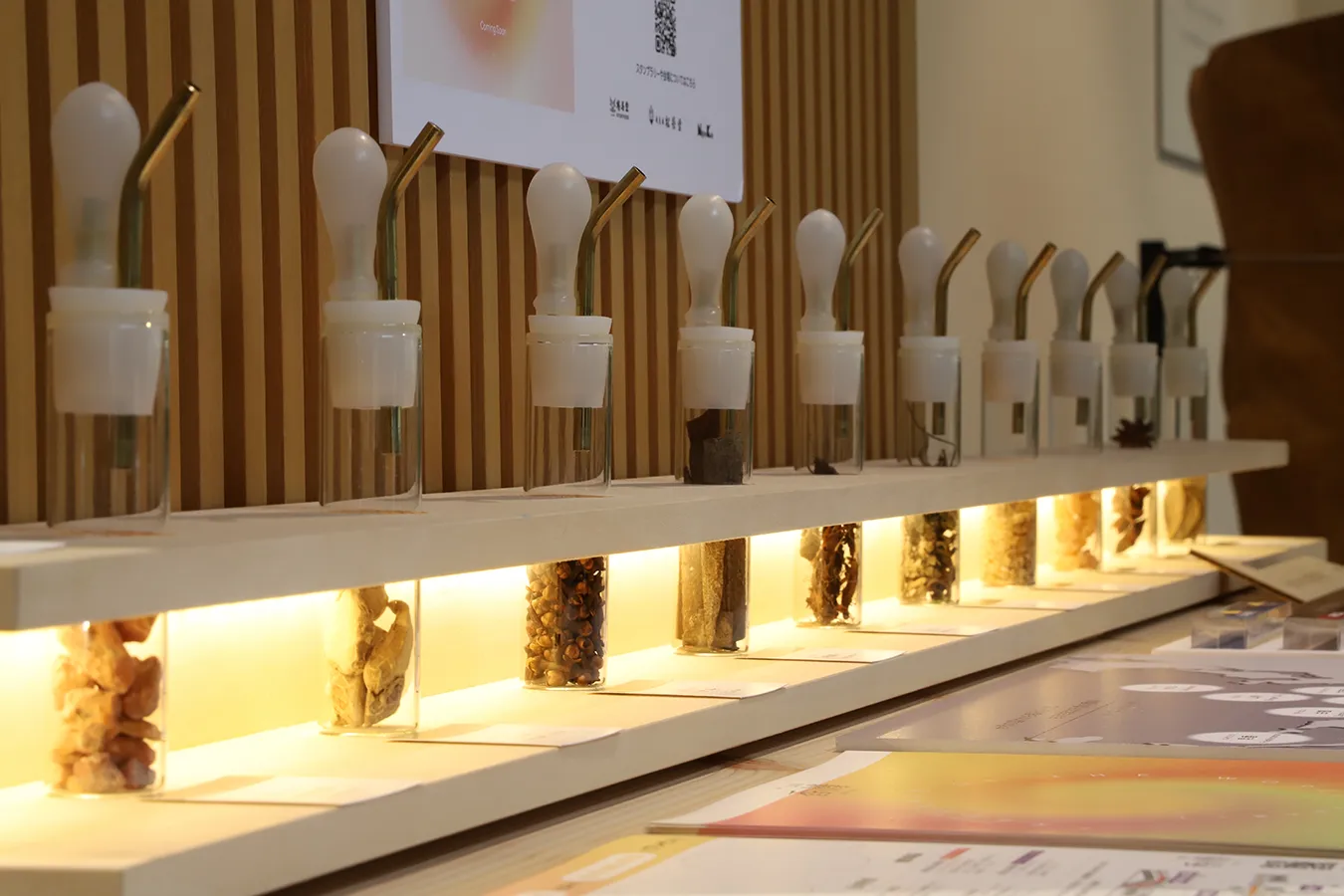 松栄堂 薫習館　世界の香り体験の展示